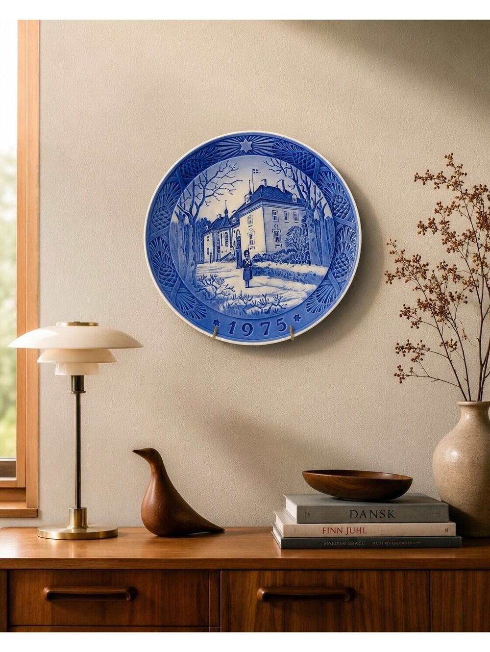 Royal Copenhagen 1975 Christmas Collector Plate Marselisborg Slot, 7” DAMAGED